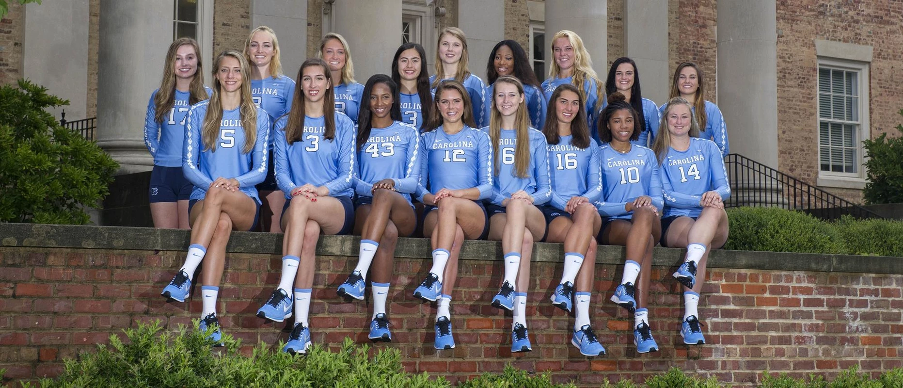 2017 volleyball team photo wide crop