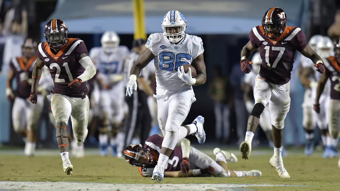North Carolina Tar Heels tight end Carl Tucker #86University of North Carolina Football v Virginia TechKenan StadiumChapel Hill, NCSaturday, October 13, 2018