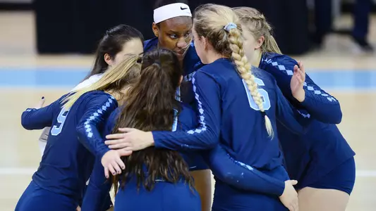 huddleUniversity of North Carolina Volleyball v VirginiaCarmichael ArenaChapel Hill, NCSunday, October 14, 2018