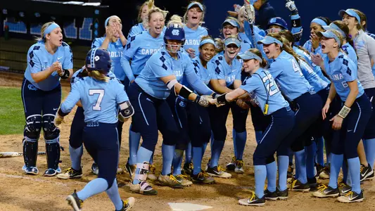 homerun, Taylor Wike (7)
University of North Carolina Softball v Illinois
Williams Field
Anderson Stadium
Chapel Hill, NC
Friday, February 16, 2018
