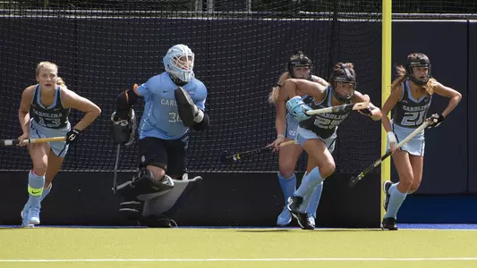 penalty corner - (L to R) Ashley Hoffman, Amanda Hendry, Courtnie Williamson, Eva Smolenaars, Cassie Sumfest
University of North Carolina Field Hockey v Virginia
Karen Shelton Stadium
Chapel Hill, NC
Wednesday, September 26, 2018