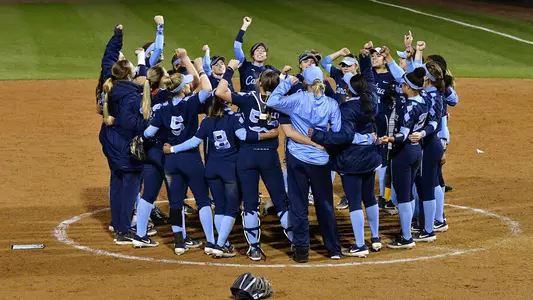 huddle
University of North Carolina Softball v Florida State
Williams Field
Anderson Stadium
Chapel Hill, NC
Monday, April 15, 2019