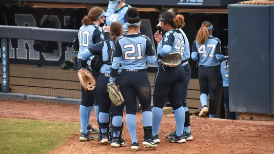softball team huddle
