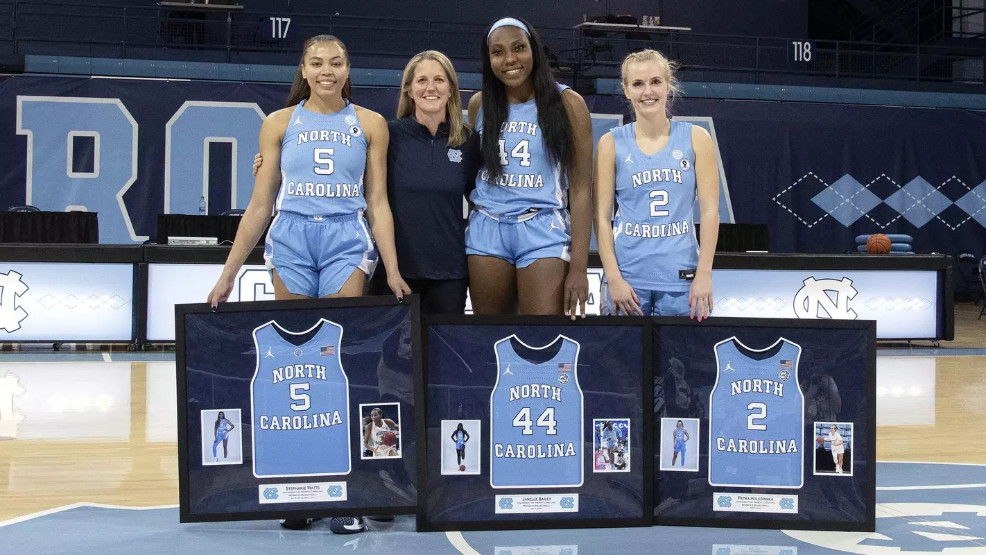 Stephanie Watts, Courtney Banghart, Janelle Bailey, Petra Holešínská