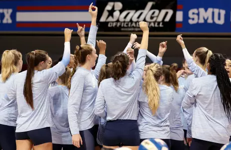 huddle
August 28, 2021: UNC vs SMU Volleyball. Photo by Vladimir Cherry