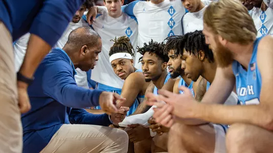 Hubert Davis, bench, huddle at Clemson