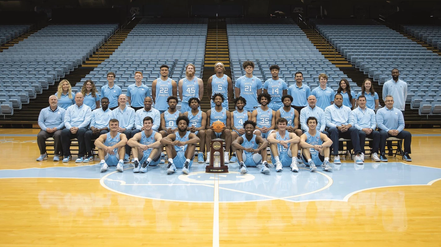 2021-22 men's basketball team photo postseason with trophy