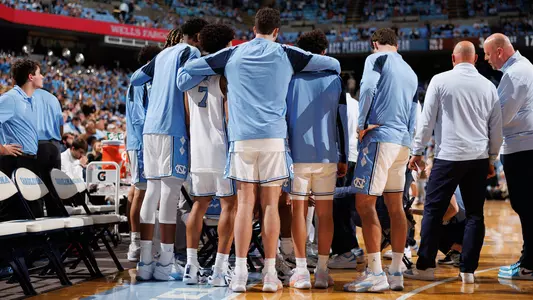 huddle vs. Lehigh 2023-24