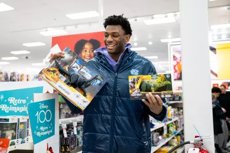 Lucas: Tar Heels Brighten Holidays Image