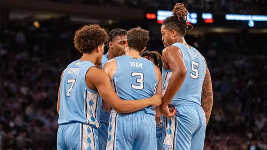 huddle vs. Connecticut UConn