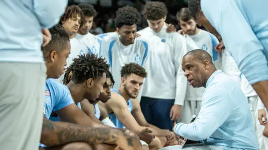 Hubert Davis huddle at Notre Dame