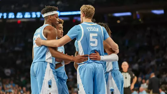 huddle vs. UCLA