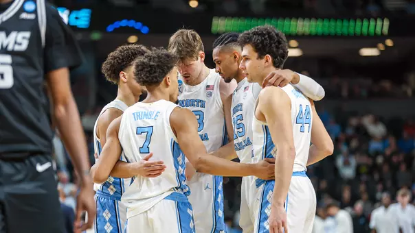 huddle vs. VCU, NCAA first round