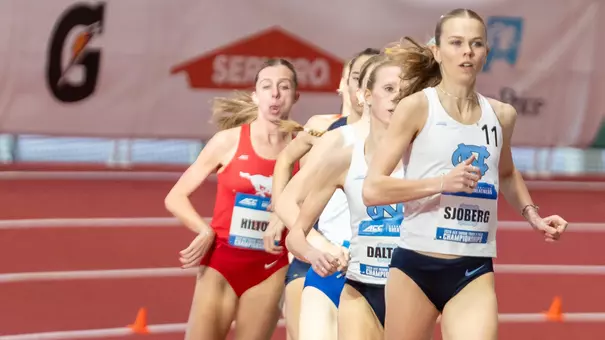 Vera Sjoberg runs in the women's 3k