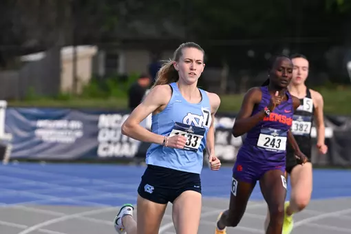 Makayla Paige Wins east regional in women's 800m