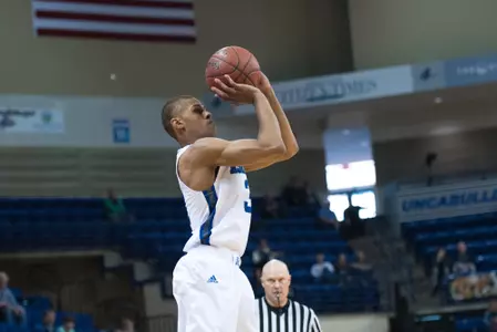 Teague's Career Night Helps Lift Bulldogs to Thrilling 64-58 Victory at Furman Image