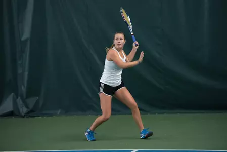 Bulldogs Soar Past Owls Image