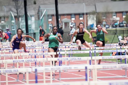 Bulldogs Close Out Weems Baskin Invitational Strongly Image