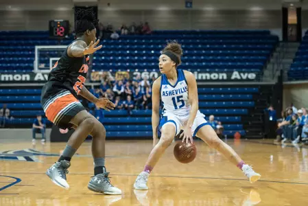 Bulldogs Drop Season Opener at Charlotte, 70-53 Image