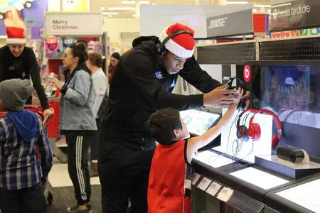 Jalen Shop With the Dogs