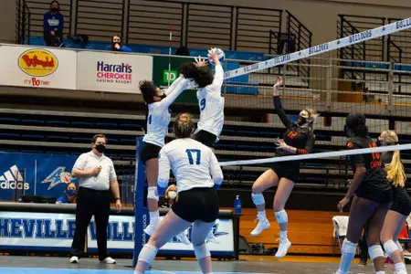 Campbell_vs_UNCA_34