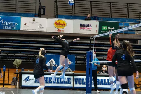 Campbell_vs_UNCA_Game_2_21