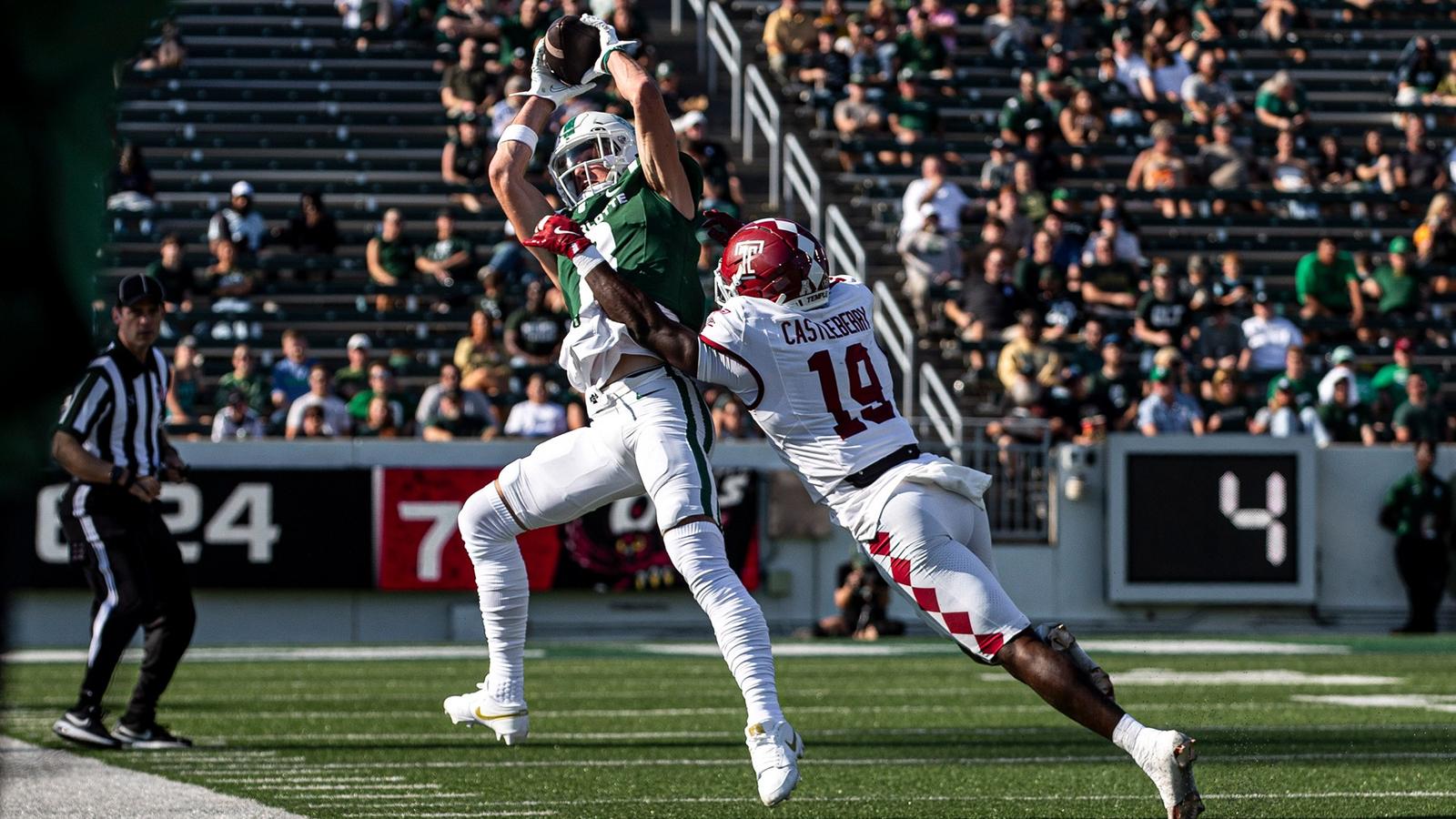 Sean Brown brings in a contested catch against Temple
