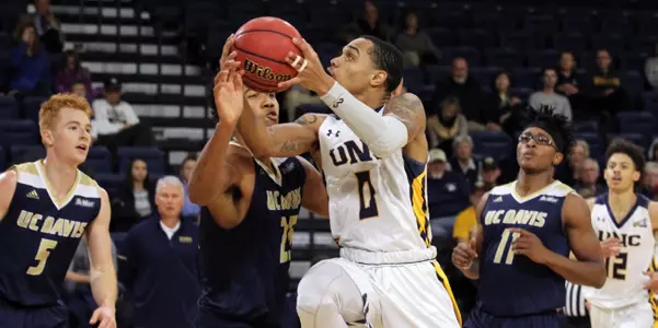 Davis drives to the lane