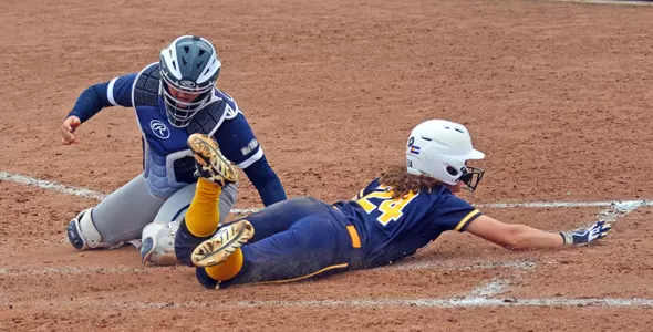 Kudrna stealing home