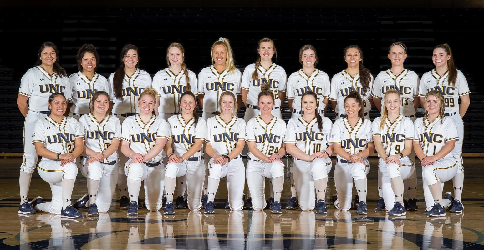Softball '19 Team Photo