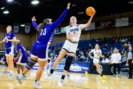 Delaynie Byrne laying up the ball