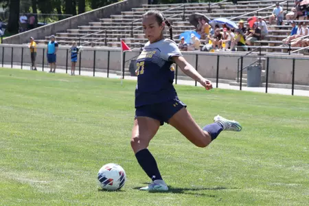 Lauren_Woodhull_2002_vs_Valpo