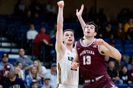 Riley Abercrombie shooting the ball
