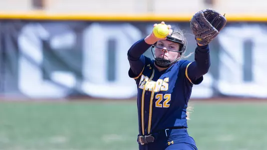 Isabelle Dinapoli pitching