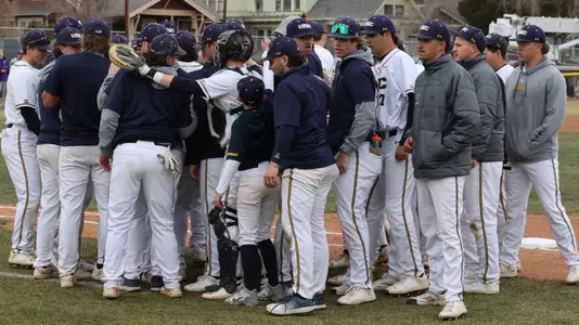 Baseball Huddle vs. St. Thomas