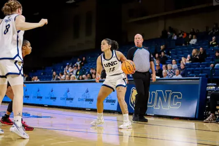 Gabi Fields Dribbling