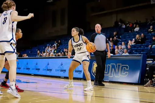 Gabi Fields Dribbling