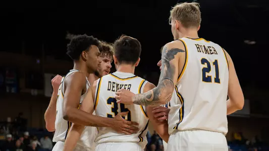 Men's Basketball Huddle