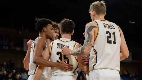 Men's Basketball Huddle