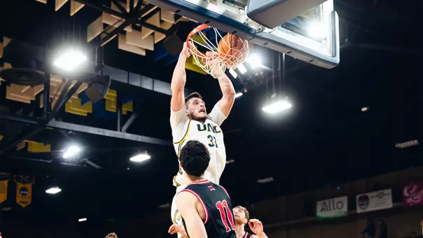 Egan Shields Dunking vs South Dakota