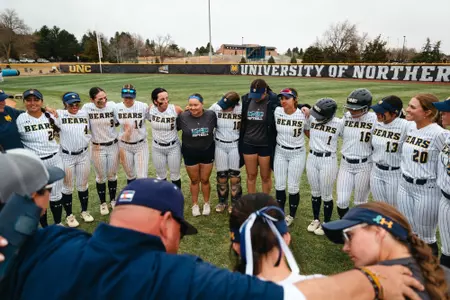 Bears Huddle vs Montana