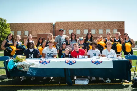 Grayson Signs With The Bears