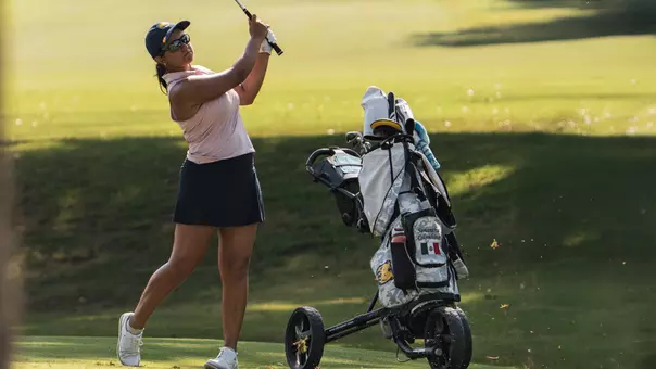 Samantha Colobime Swinging