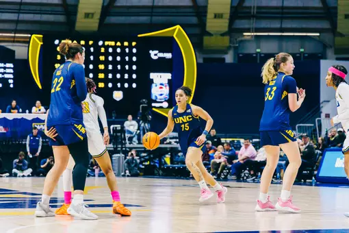 Gabi Fields Dribbling