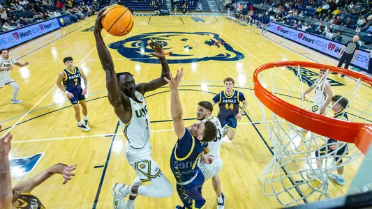 Ariik Mawien Dunking vs NAU