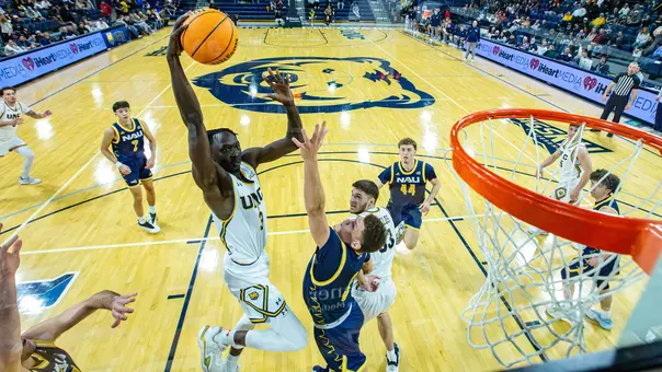 Ariik Mawien Dunking vs NAU