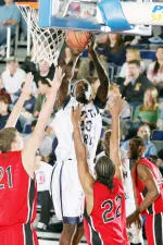 UNF falls on buzzer-beater Image