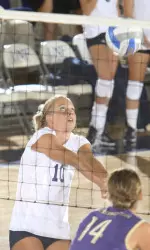 Two UNF players tally<br>double-doubles in loss Image