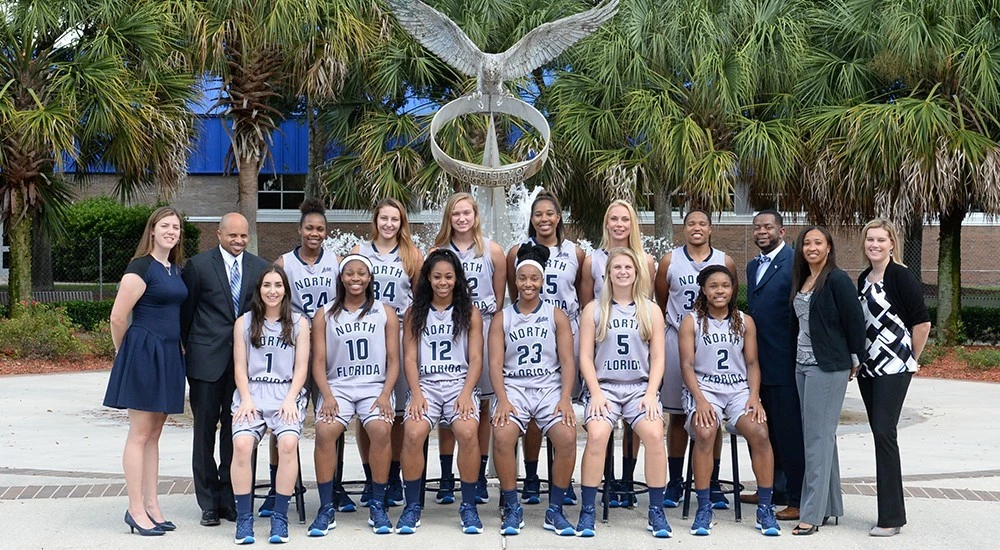 2015-16 Women's Basketball Team Picture