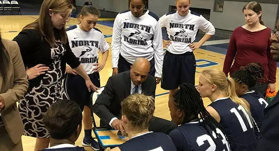 Darrick Gibbs talking to the team in a huddle